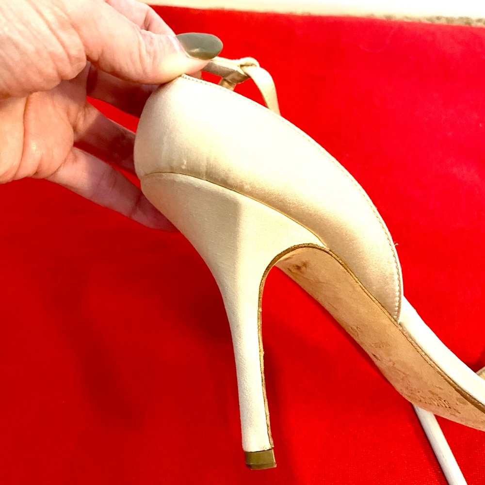 Jimmy Choo gorgeous cream satin and Crystal heels. Size 36 - Picture 6 of 16